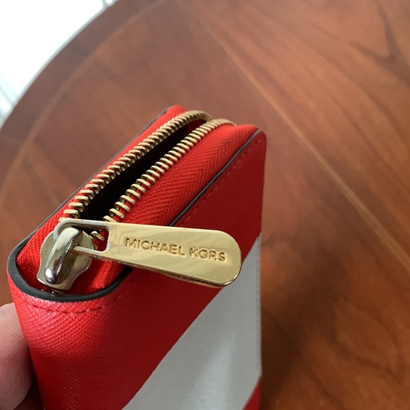 Michael Kors Wristlet Orange and Ivory - Picture 7 of 8